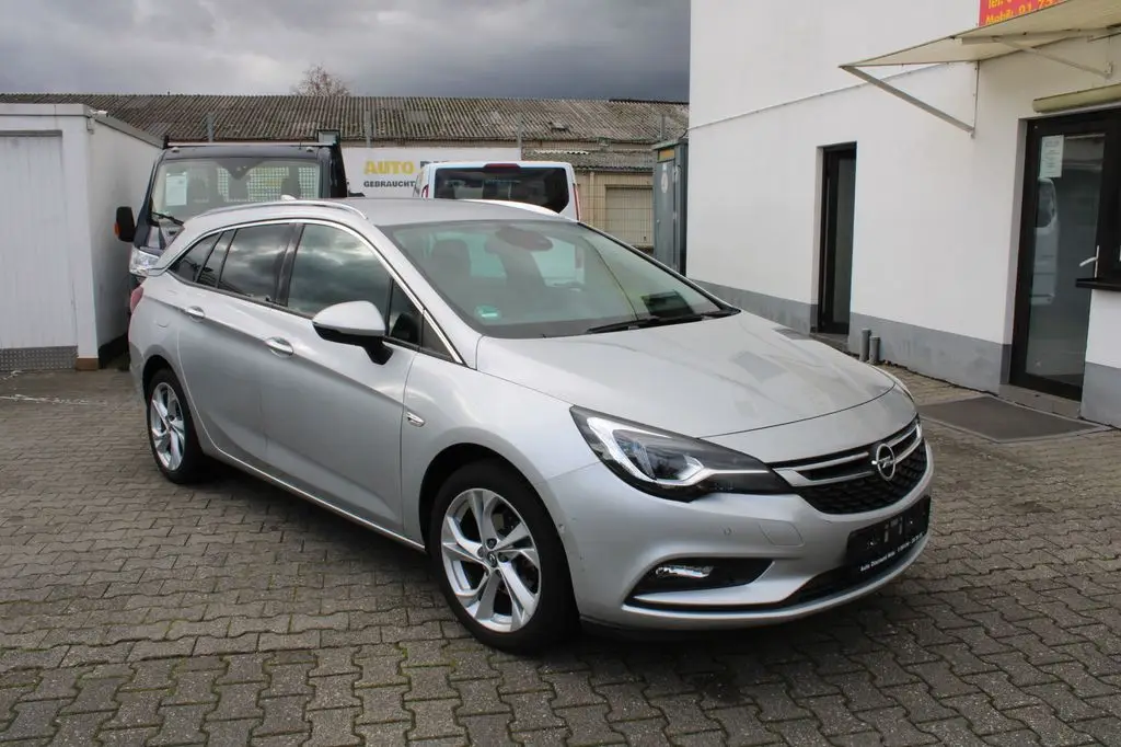 Photo 1 : Opel Astra 2016 Petrol