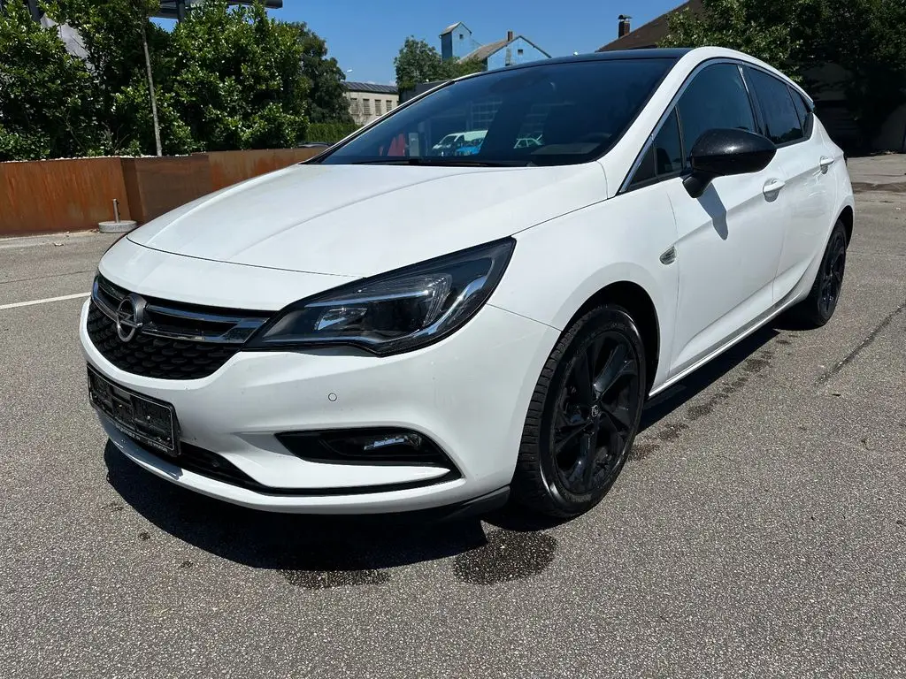 Photo 1 : Opel Astra 2018 Petrol