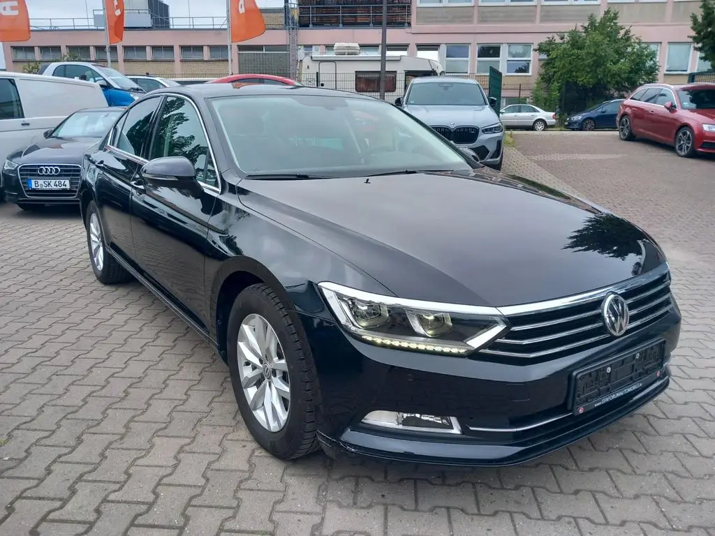 Photo 1 : Volkswagen Passat 2017 Essence