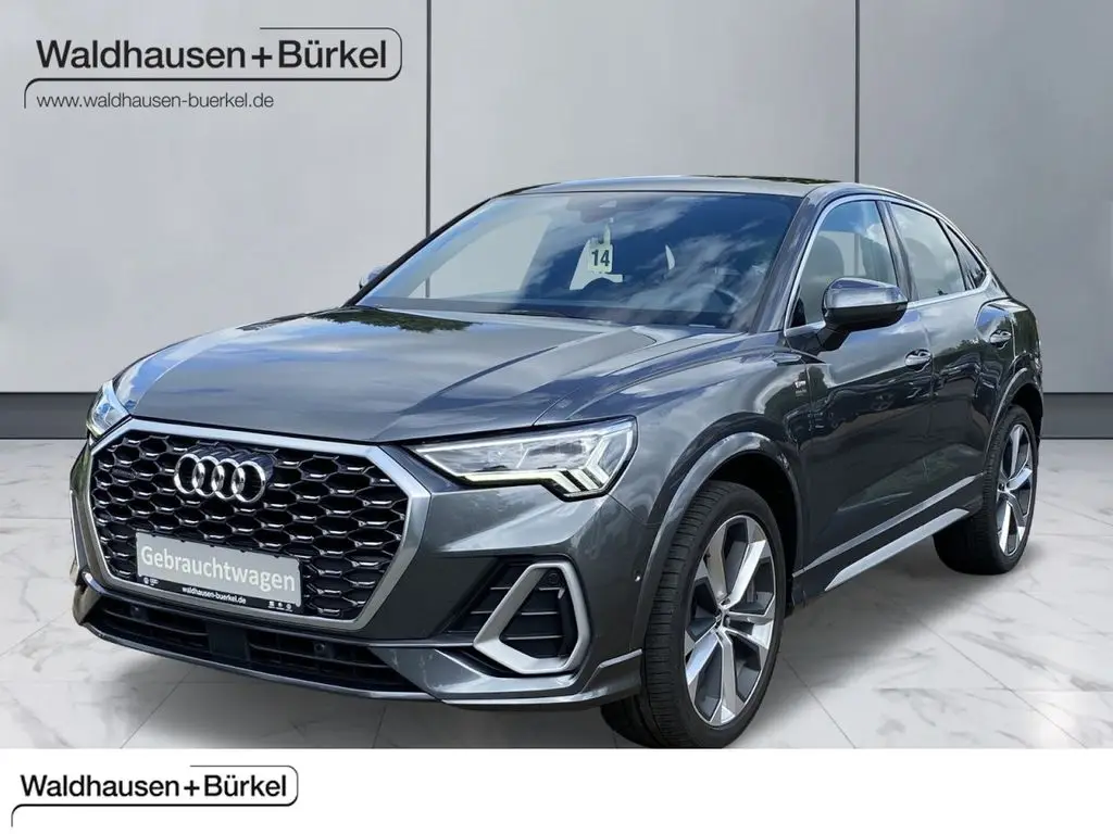 Photo 1 : Audi Q3 2021 Petrol