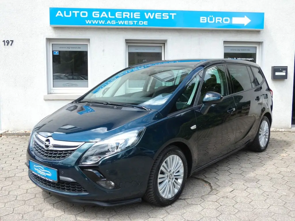 Photo 1 : Opel Zafira 2016 Petrol