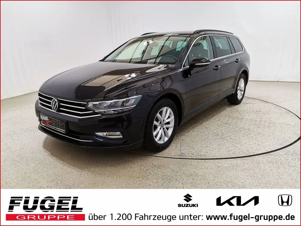 Photo 1 : Volkswagen Passat 2023 Petrol