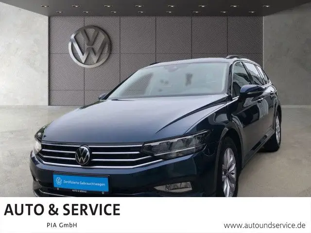 Photo 1 : Volkswagen Passat 2023 Petrol