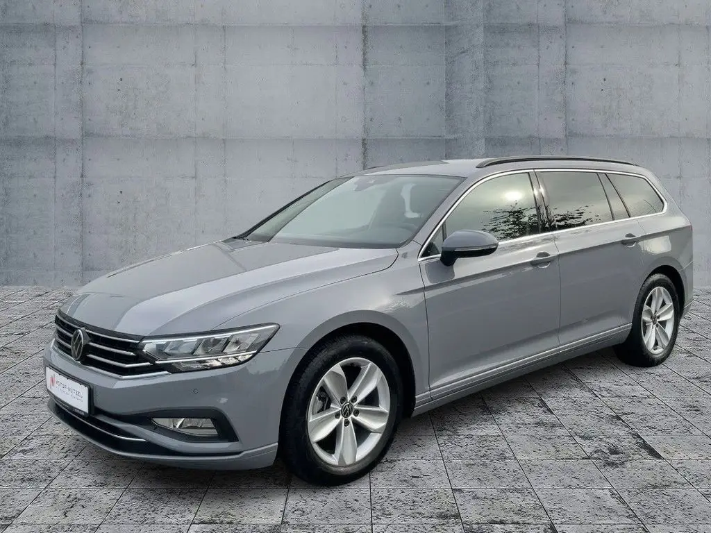 Photo 1 : Volkswagen Passat 2022 Petrol