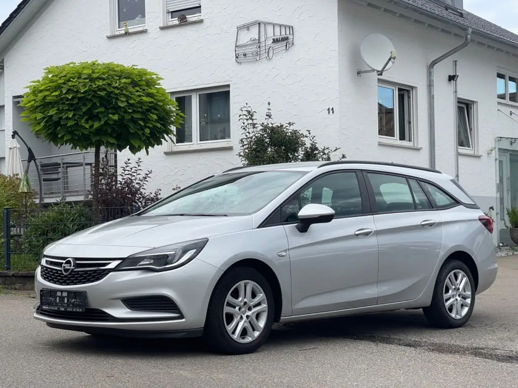 Photo 1 : Opel Astra 2018 Petrol