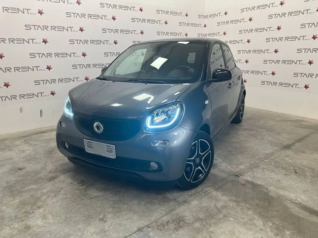 Photo 1 : Smart Forfour 2019 Petrol