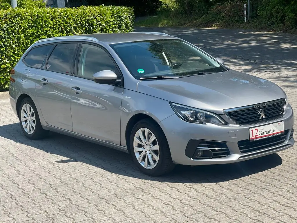 Photo 1 : Peugeot 308 2018 Petrol