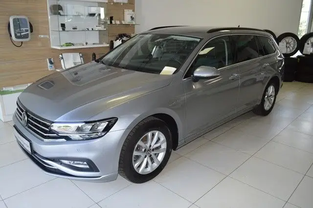 Photo 1 : Volkswagen Passat 2023 Essence