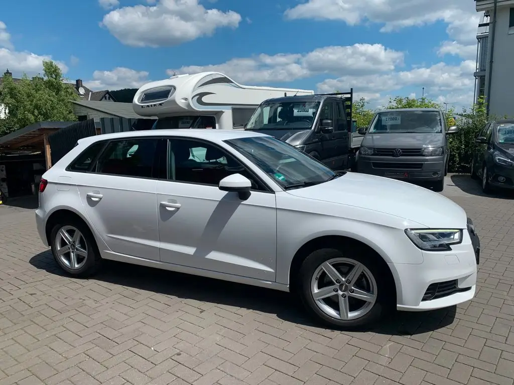 Photo 1 : Audi A3 2018 Petrol