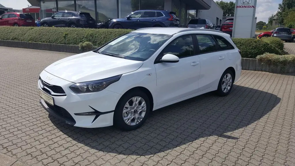 Photo 1 : Kia Ceed 2024 Petrol