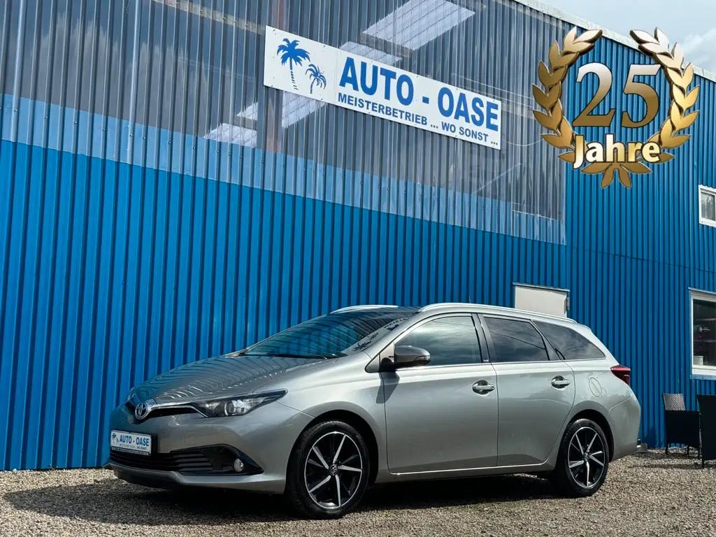 Photo 1 : Toyota Auris 2017 Petrol