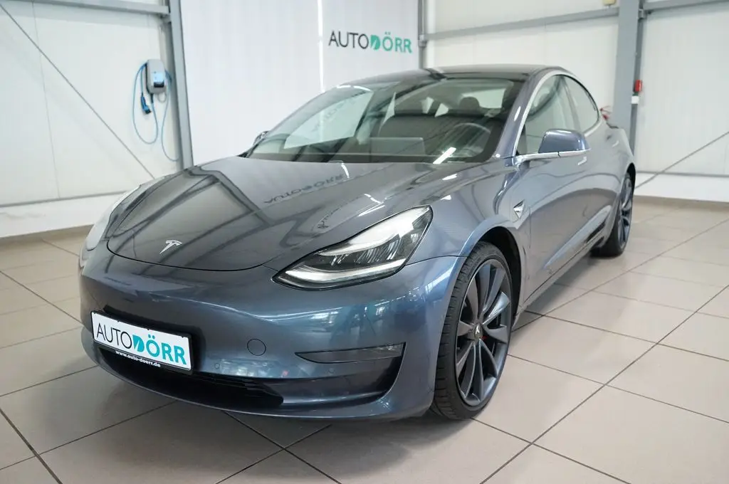 Photo 1 : Tesla Model 3 2020 Non renseigné