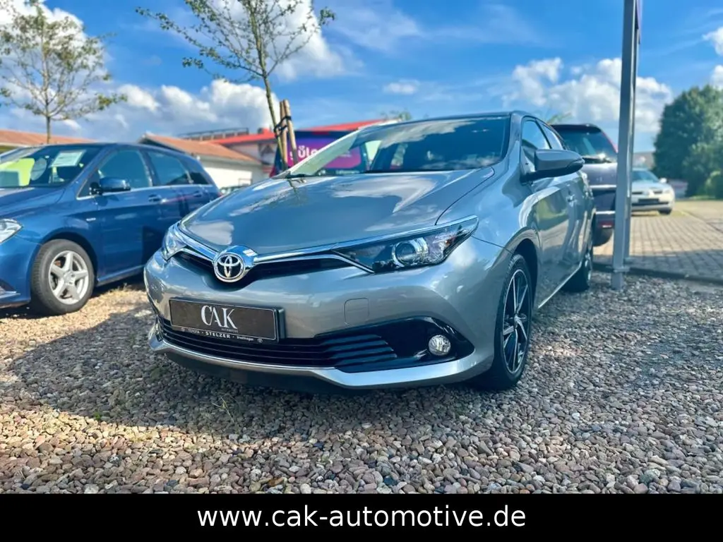 Photo 1 : Toyota Auris 2017 Essence