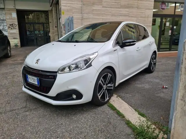 Photo 1 : Peugeot 208 2017 Petrol