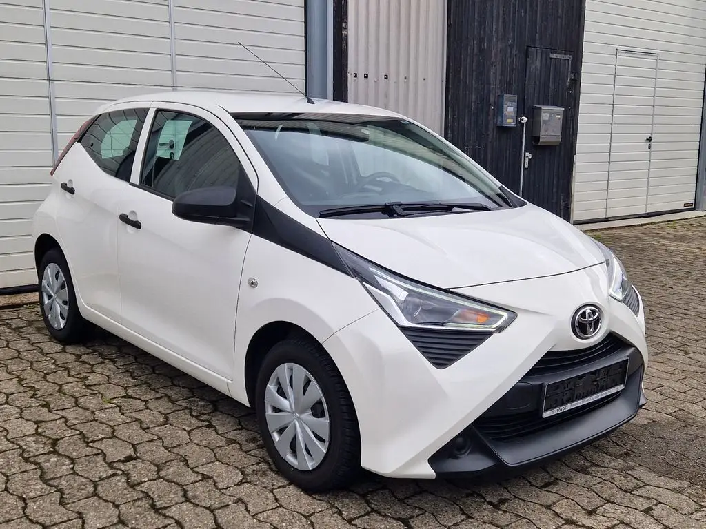 Photo 1 : Toyota Aygo X 2018 Petrol