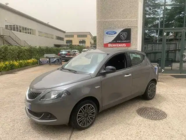 Photo 1 : Lancia Ypsilon 2022 Petrol