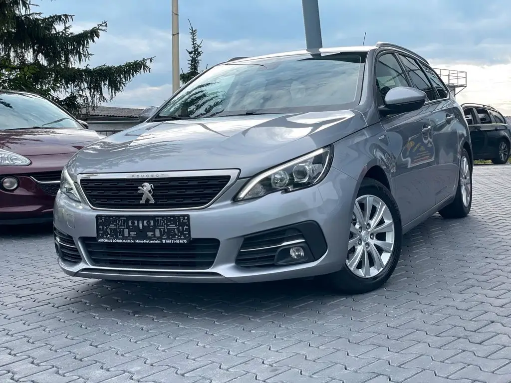 Photo 1 : Peugeot 308 2018 Petrol