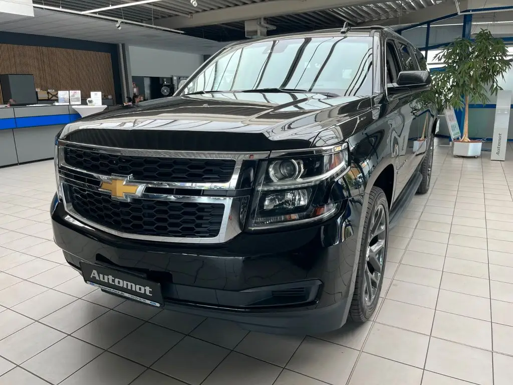 Photo 1 : Chevrolet Suburban 2018 Petrol