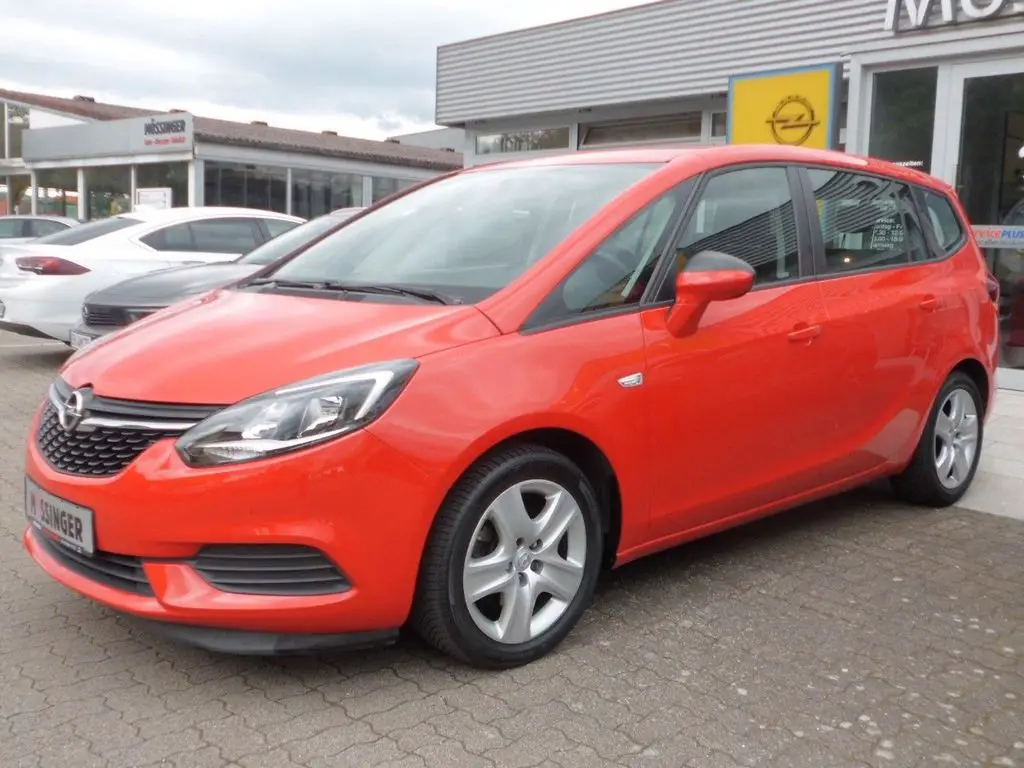 Photo 1 : Opel Zafira 2017 Petrol