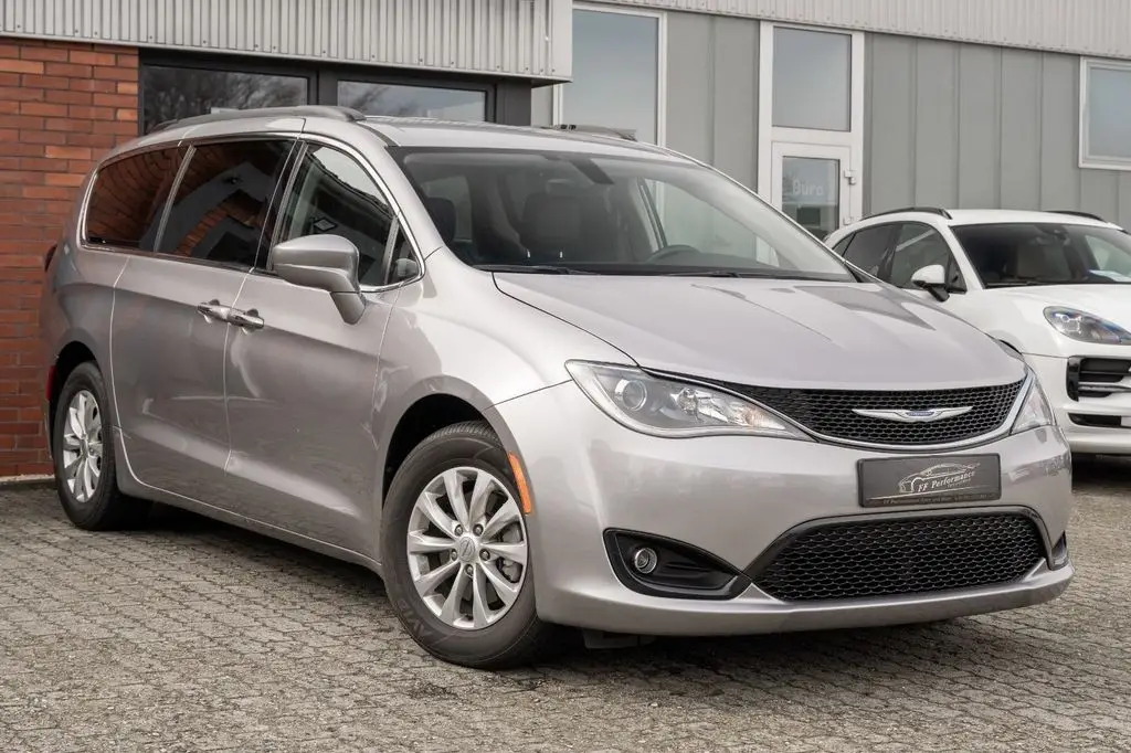 Photo 1 : Chrysler Pacifica 2018 Essence