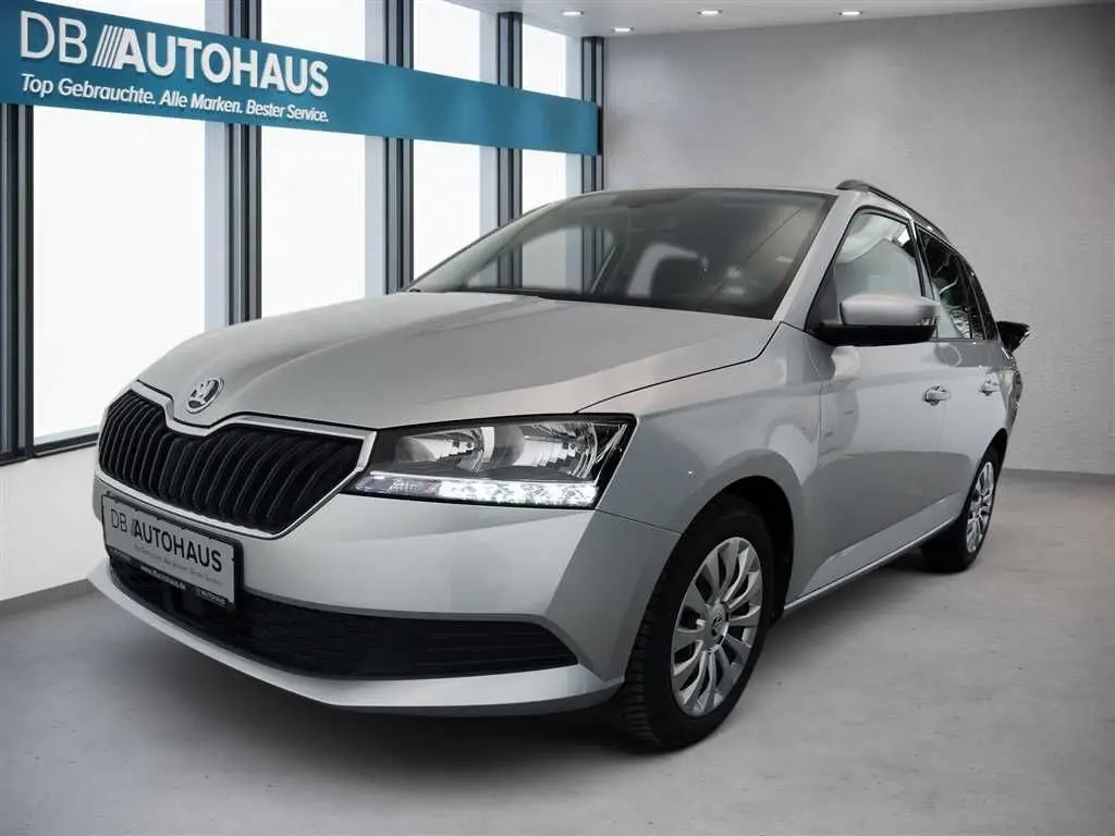 Photo 1 : Skoda Fabia 2022 Petrol