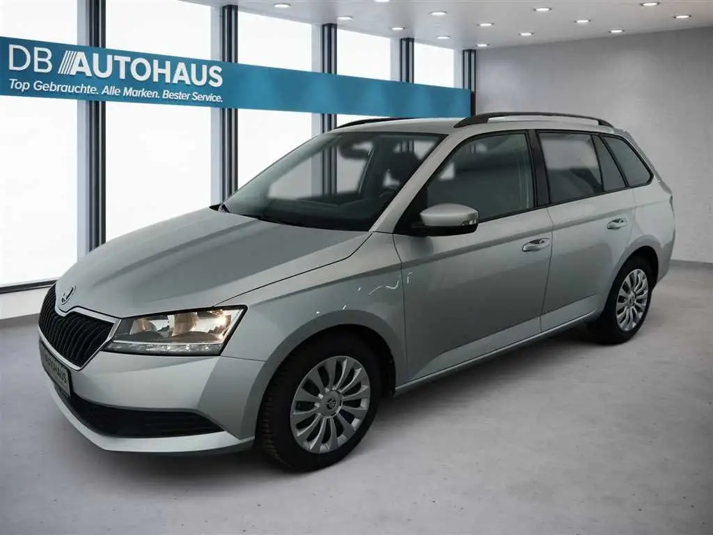 Photo 1 : Skoda Fabia 2022 Petrol