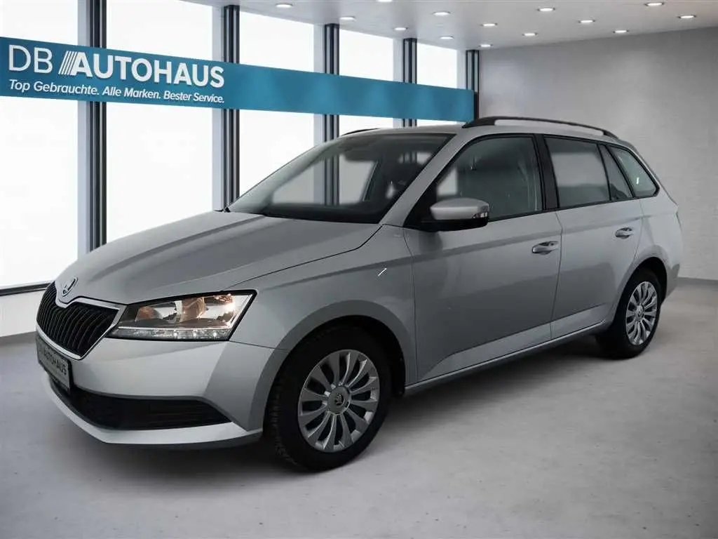 Photo 1 : Skoda Fabia 2022 Petrol