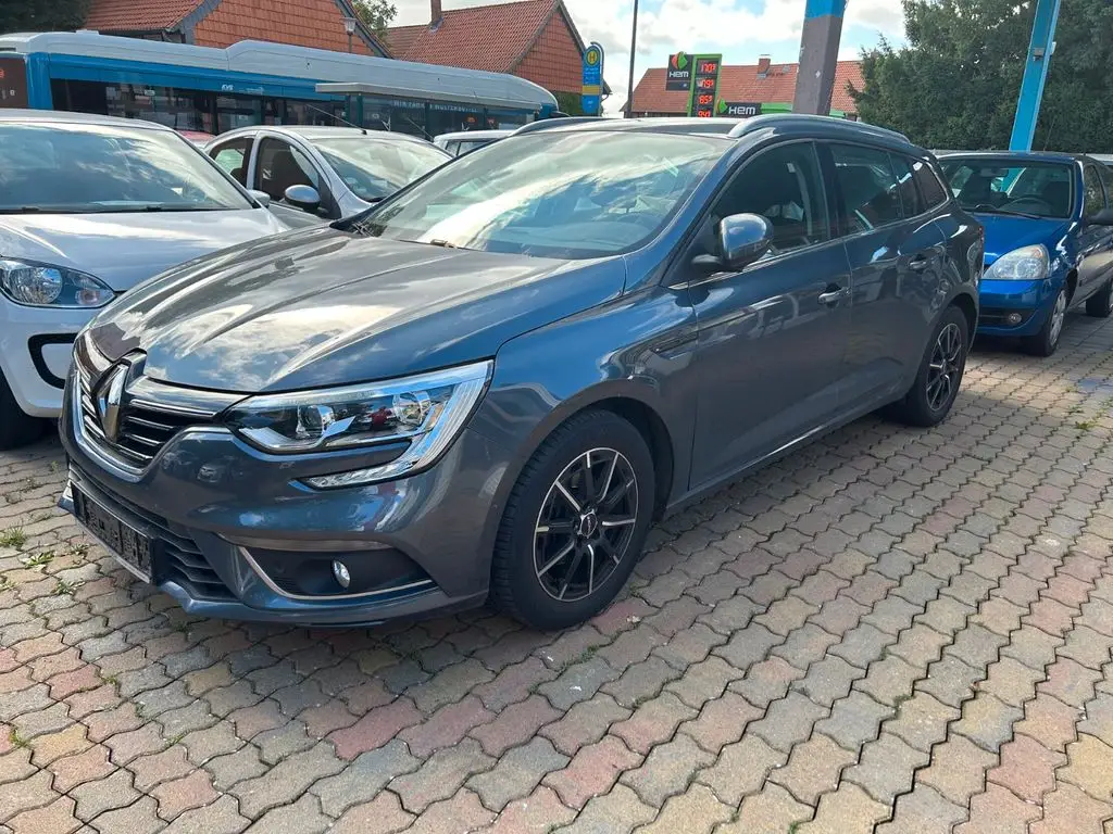 Photo 1 : Renault Megane 2017 Petrol