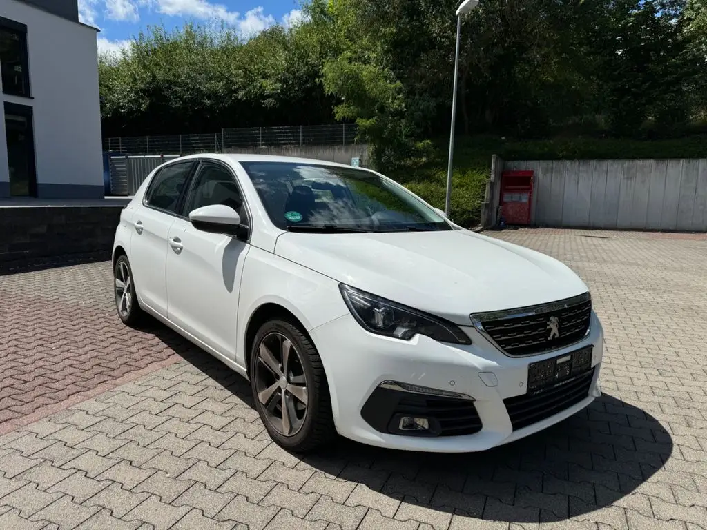 Photo 1 : Peugeot 308 2018 Essence