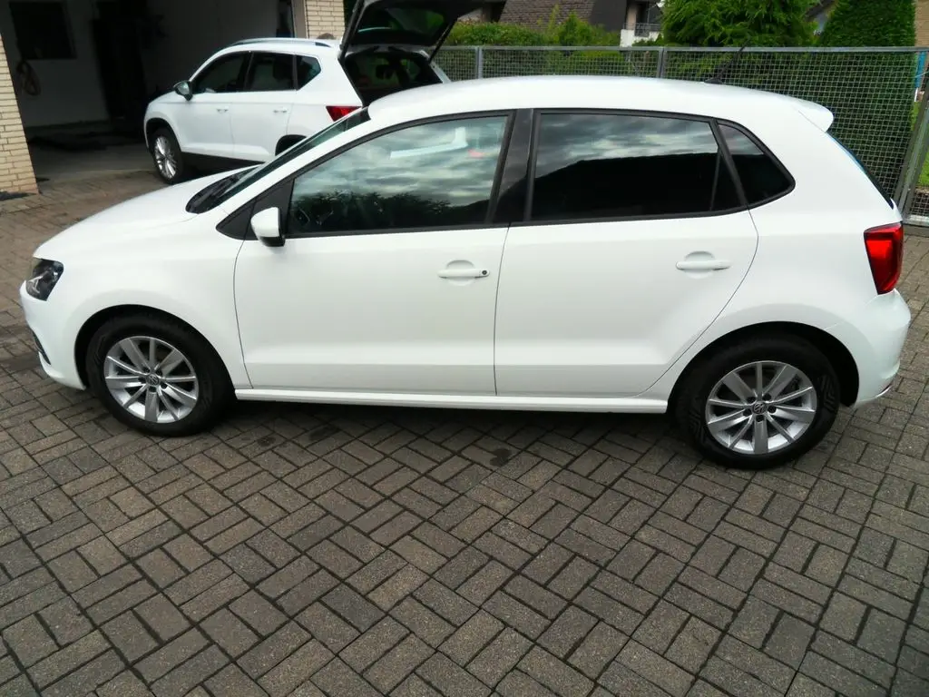 Photo 1 : Volkswagen Polo 2015 Petrol