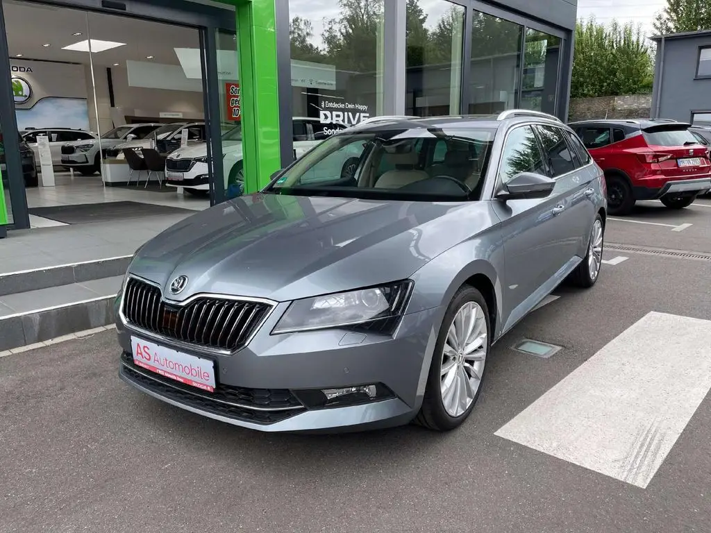 Photo 1 : Skoda Superb 2017 Essence