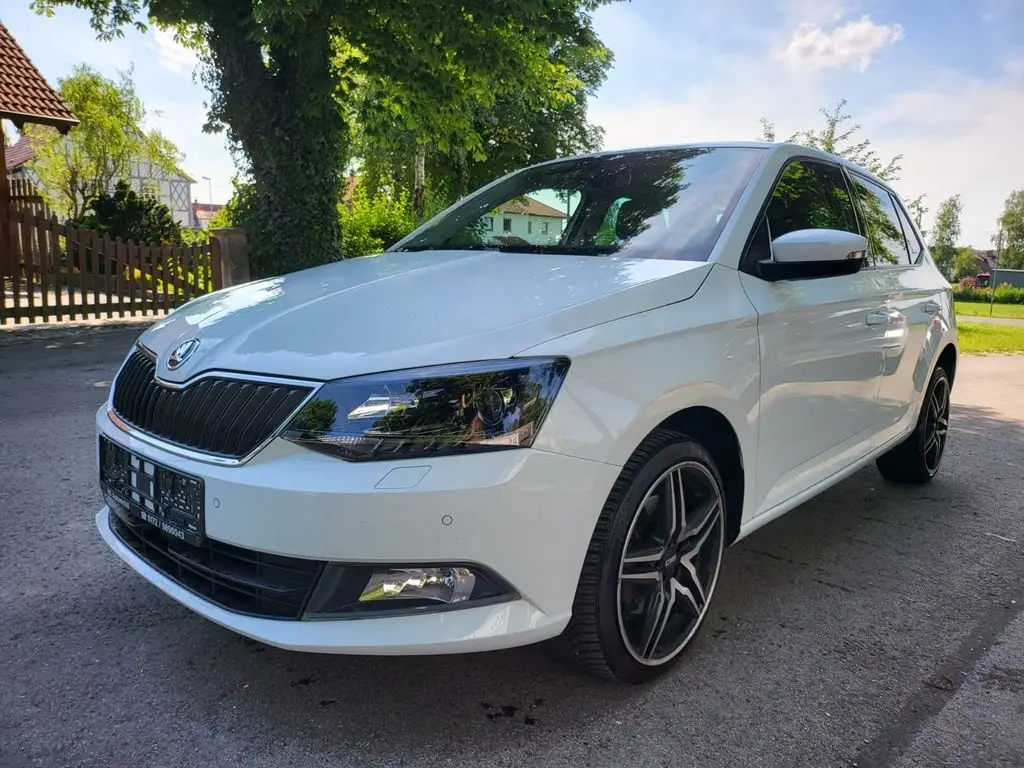 Photo 1 : Skoda Fabia 2017 Petrol