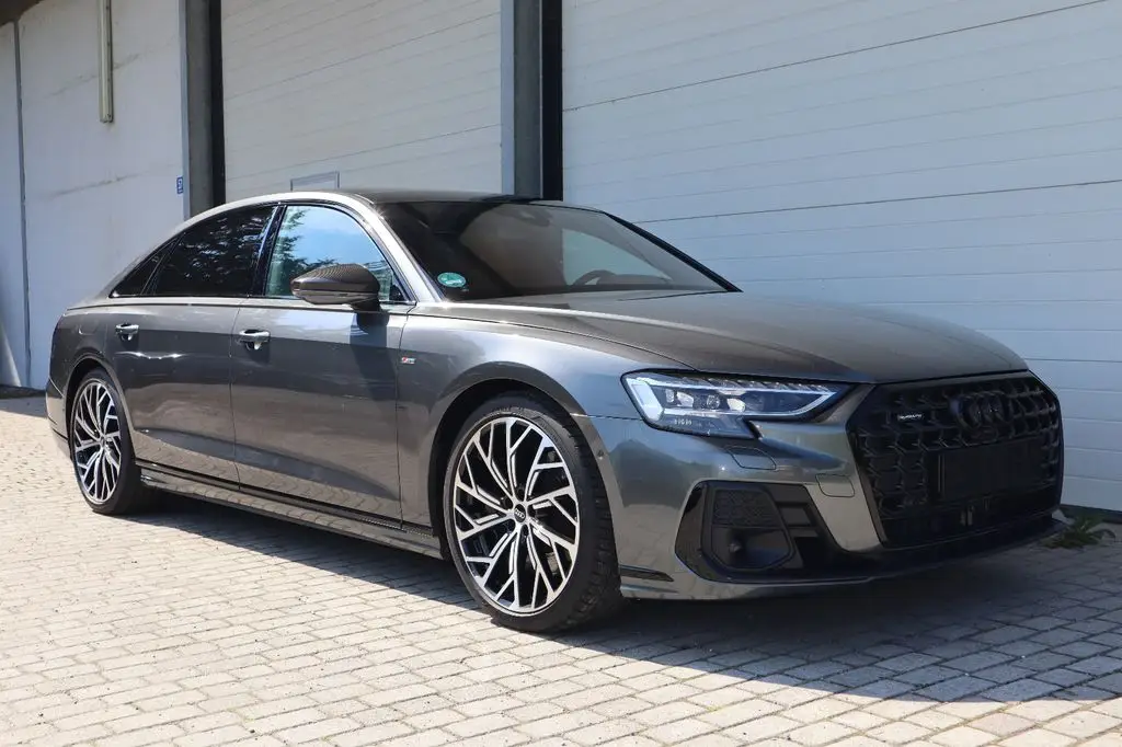 Photo 1 : Audi A8 2023 Hybride