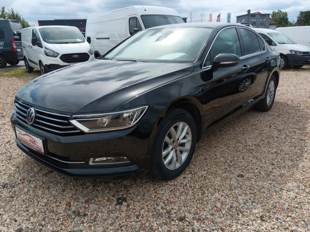 Photo 1 : Volkswagen Passat 2018 Petrol