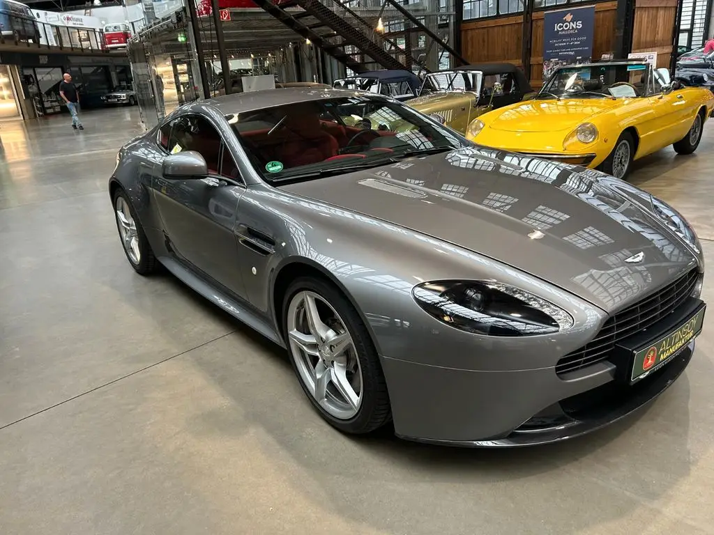 Photo 1 : Aston Martin V8 2018 Petrol