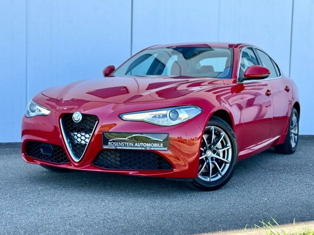 Photo 1 : Alfa Romeo Giulia 2020 Essence