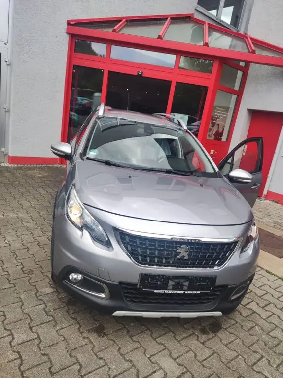 Photo 1 : Peugeot 2008 2018 Petrol