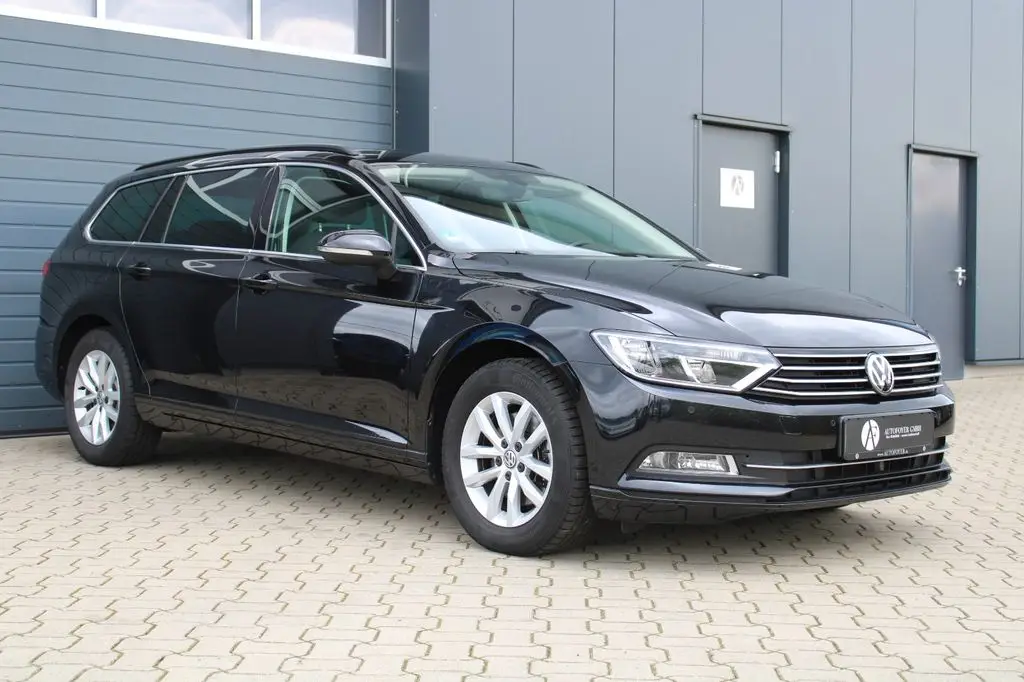 Photo 1 : Volkswagen Passat 2019 Petrol