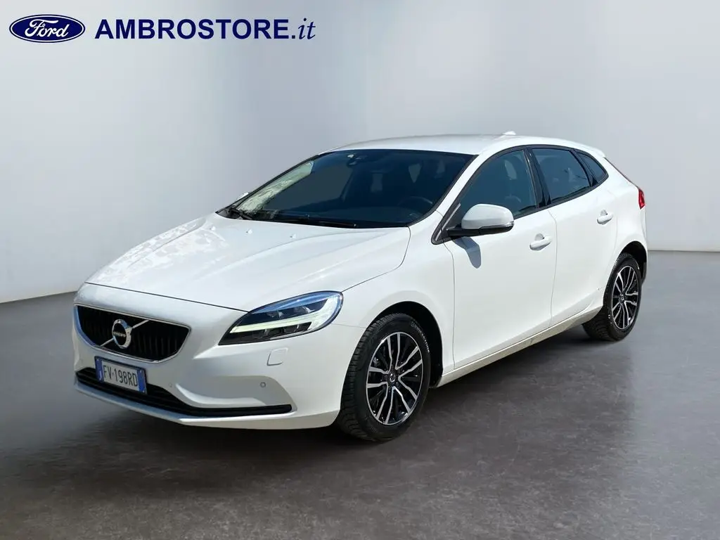 Photo 1 : Volvo V40 2019 Essence