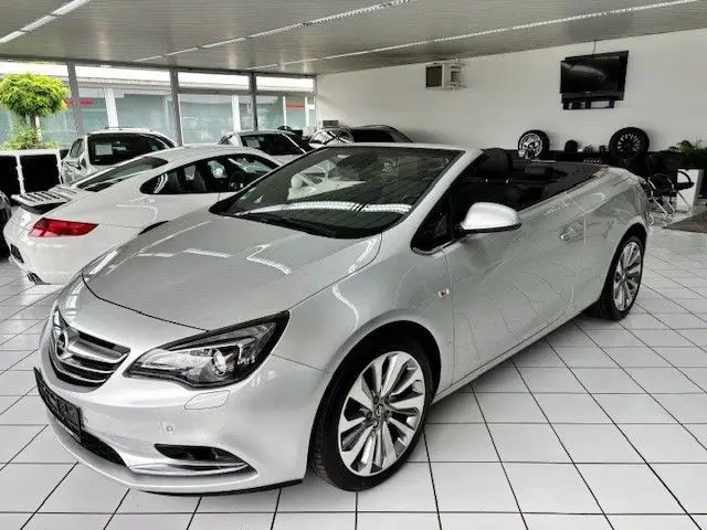 Photo 1 : Opel Cascada 2015 Essence