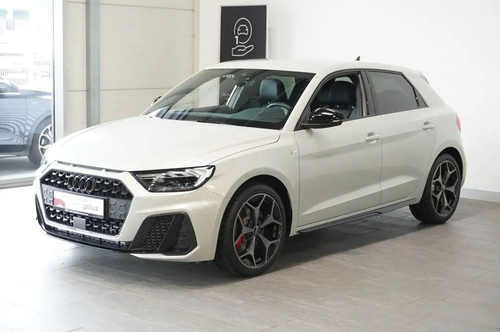 Photo 1 : Audi A1 2024 Essence