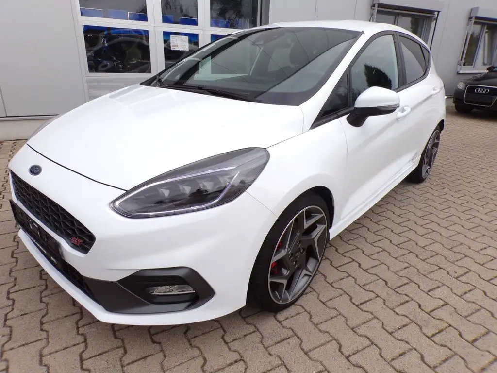 Photo 1 : Ford Fiesta 2018 Petrol