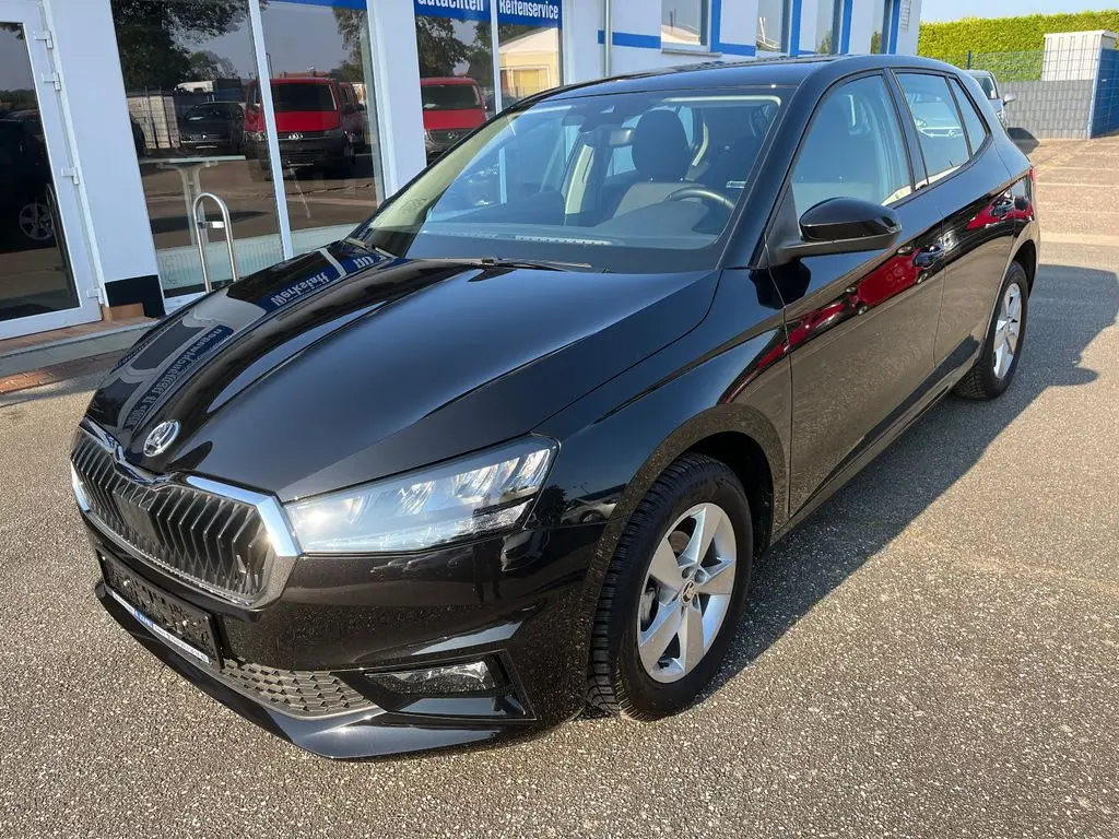 Photo 1 : Skoda Fabia 2023 Petrol