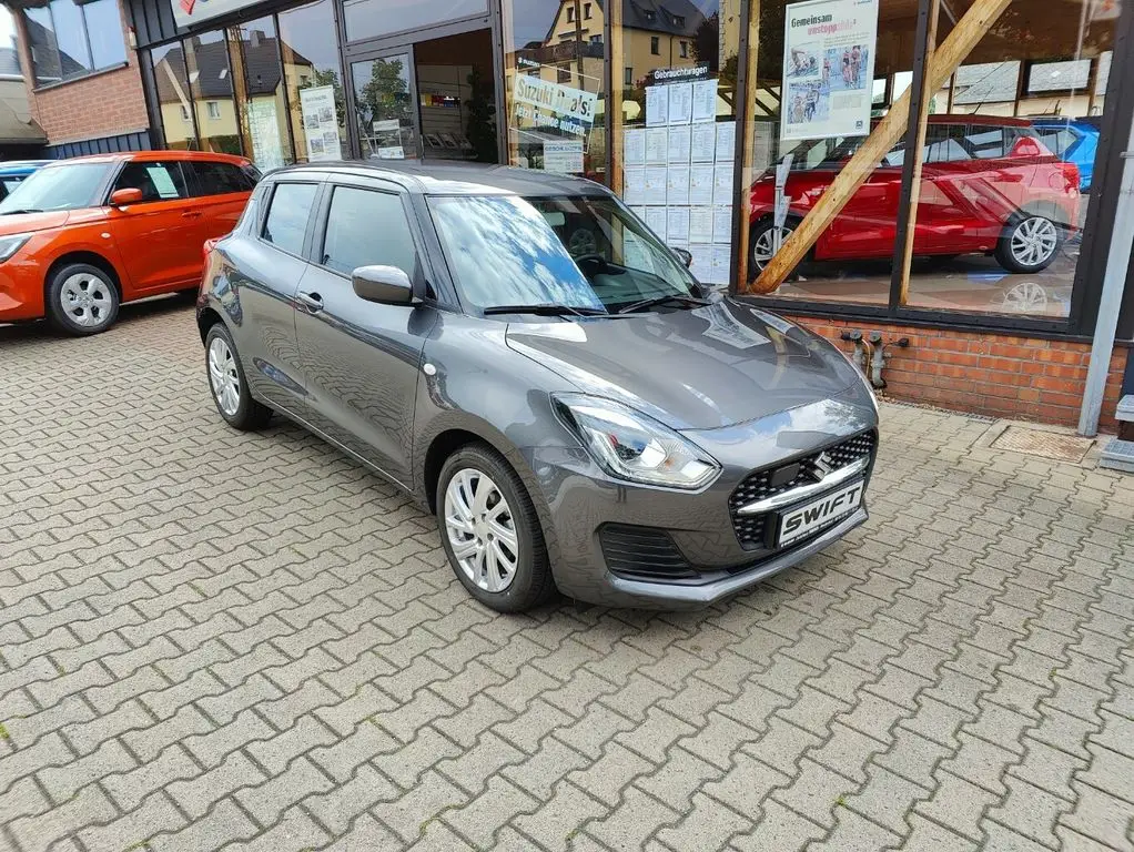 Photo 1 : Suzuki Swift 2023 Petrol