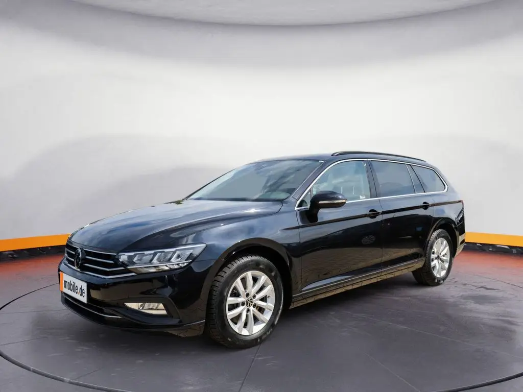 Photo 1 : Volkswagen Passat 2023 Petrol