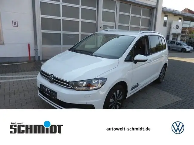 Photo 1 : Volkswagen Touran 2023 Essence