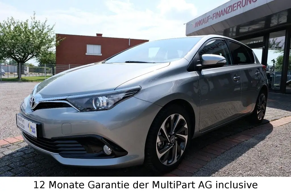 Photo 1 : Toyota Auris 2015 Petrol