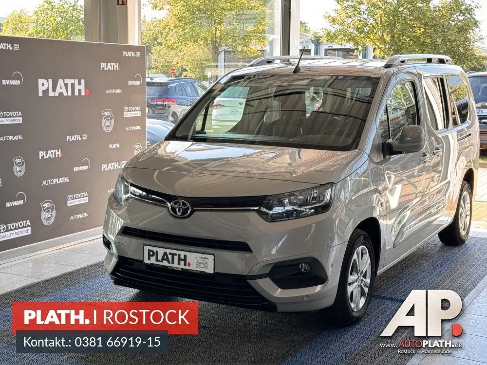 Photo 1 : Toyota Proace 2021 Petrol