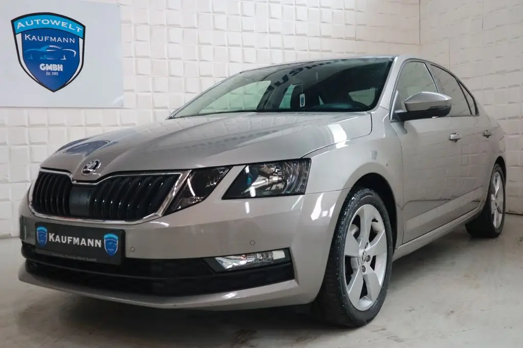 Photo 1 : Skoda Octavia 2018 Petrol