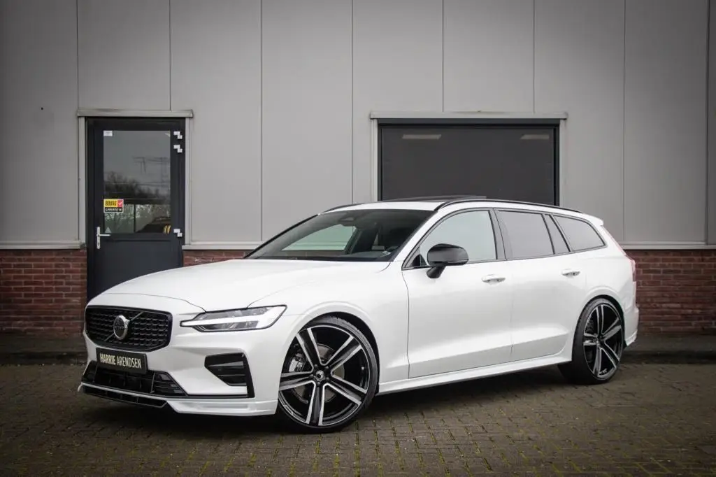 Photo 1 : Volvo V60 2023 Essence